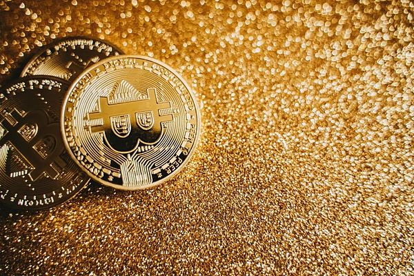 比特币狂飙4万美金：狂欢还是泡沫？