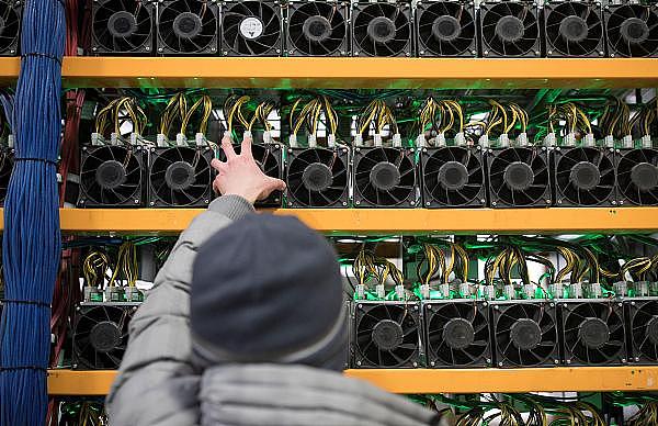 暴富时刻：BTC/ETH空单斩获8700U的逆市操作