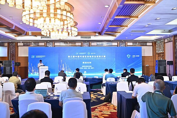 Chainlink蓄势待发：三大关键信号预示年末20%涨幅可期