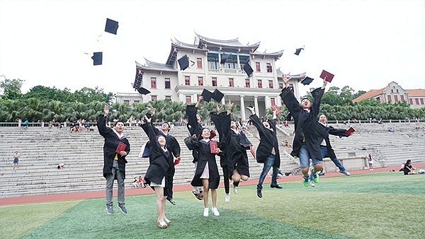 从friend.tech到Xshares：SocialFi赛道的生存法则与创新突围